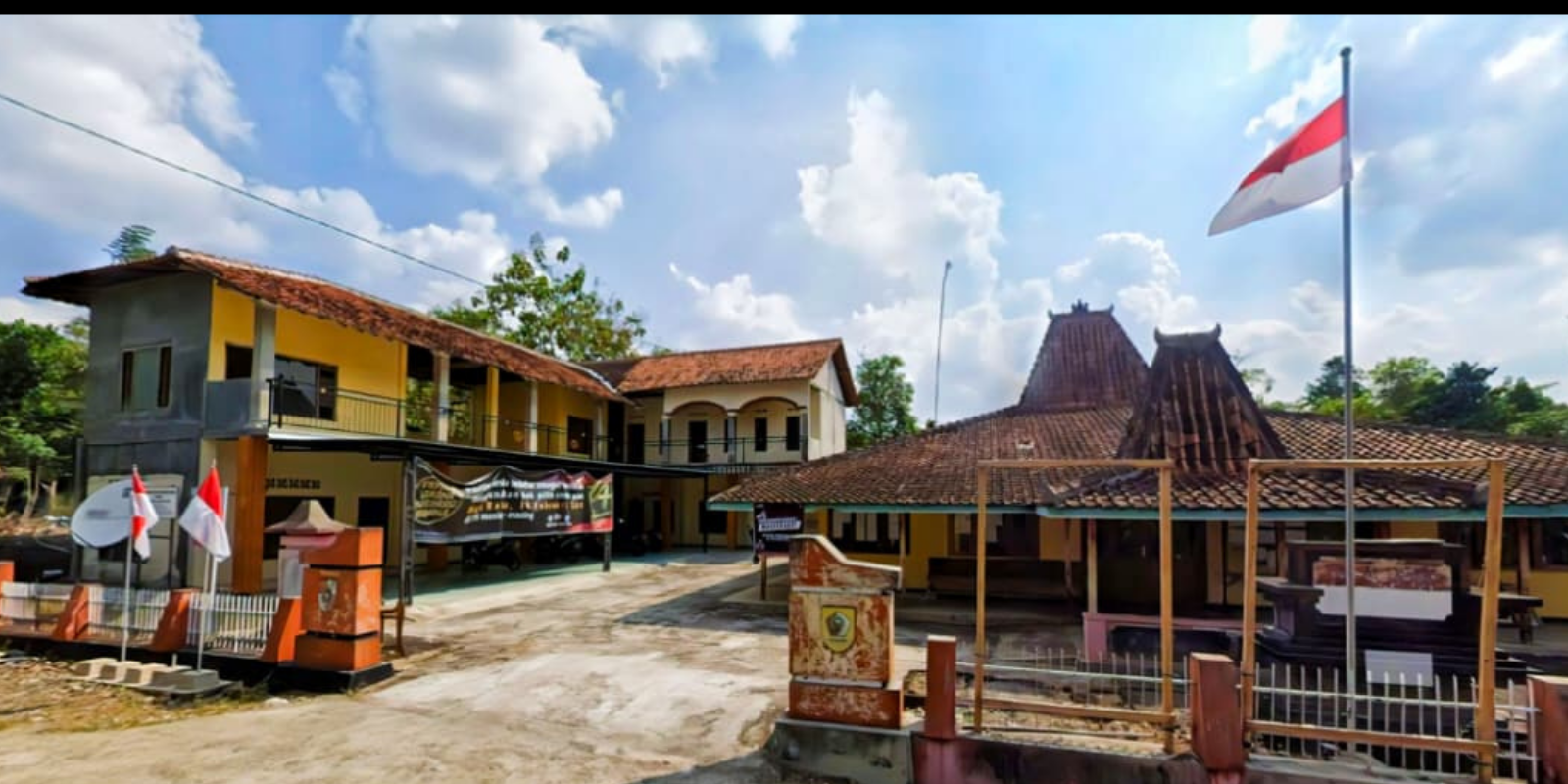 Balai Desa Tirtosuworo
